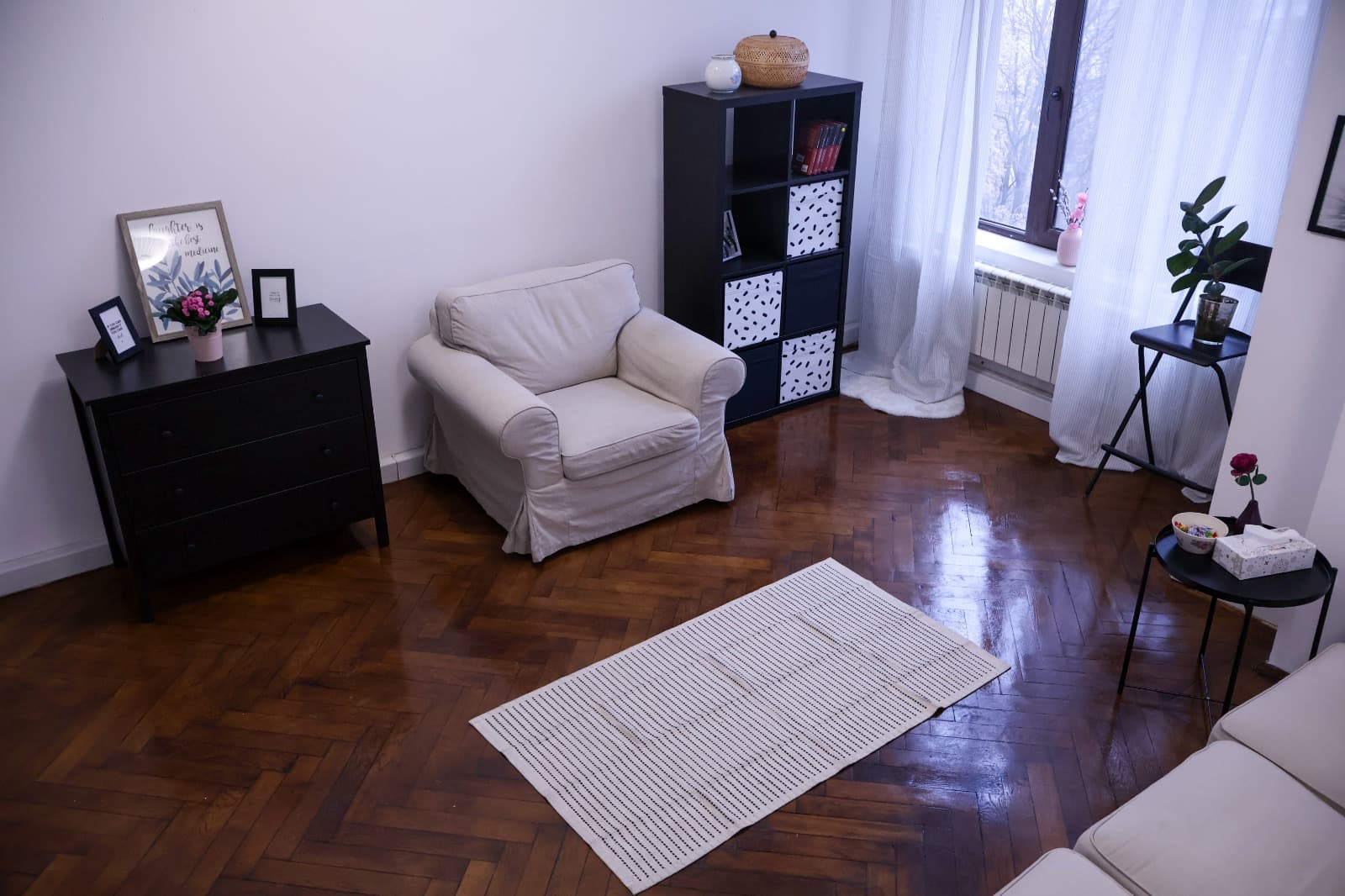 Cabinet luminos din Clinica de Fericire, gata pentru o ședință online sau față în față